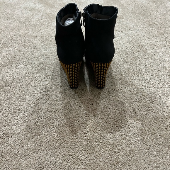 Official NBA Indiana Pacers “The Rookie” booties. Size 8- only worn once. - Picture 11 of 11